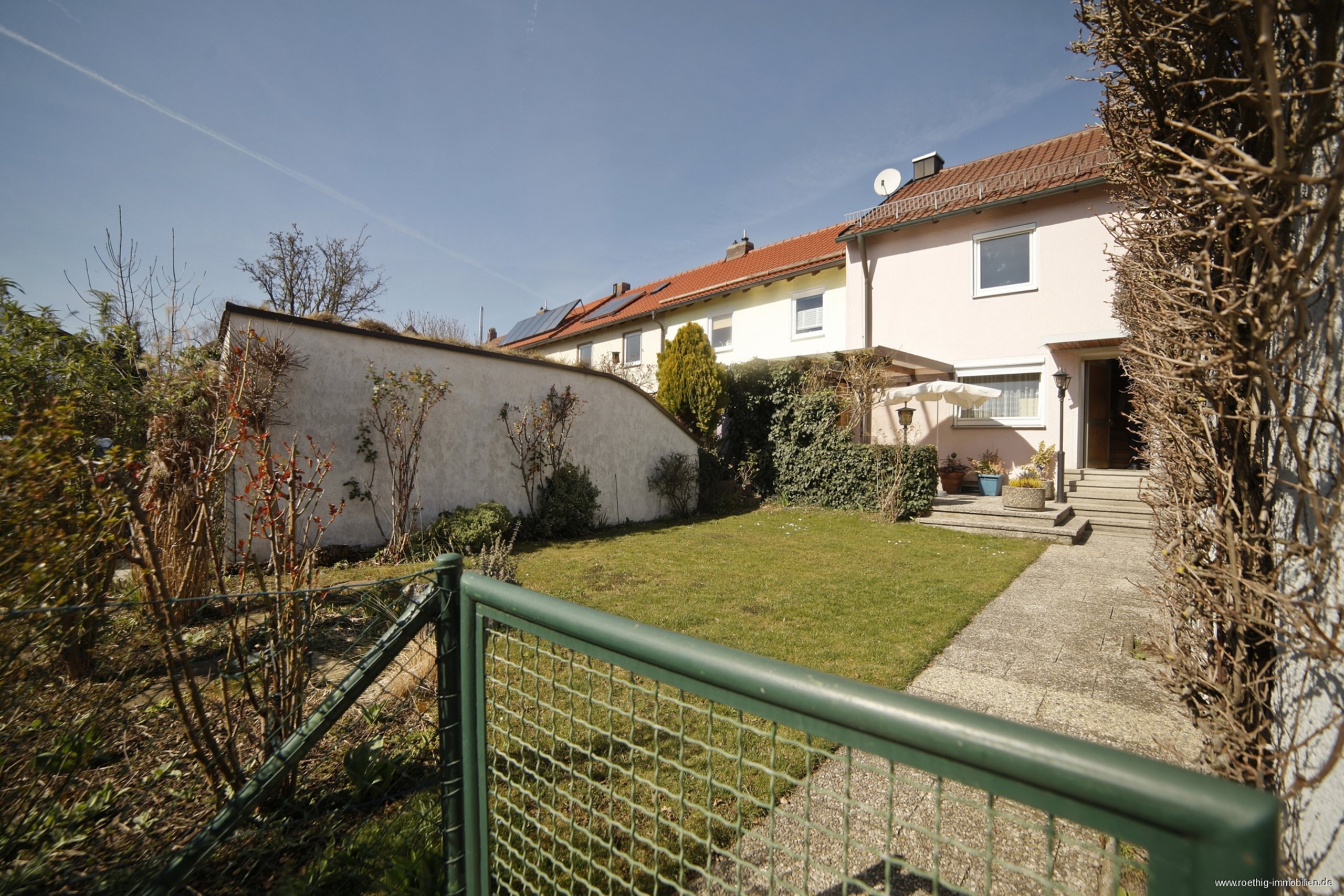 Gemütliches Reihenmittelhaus In Ruhiger, Idillyscher Wohnsiedlung ...