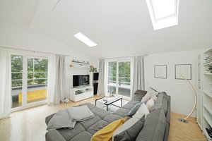 Ramersdorf-Perlach: Helle 3-Zi.-Dachgeschosswohnung mit umlaufender Dachterrasse und TG-Stellplatz!