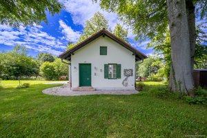 Starnberg - Söcking. Weitläufiges Parkgrundstück mit Gästehaus zur Neubebauung. (lt. Bebauungsplan)